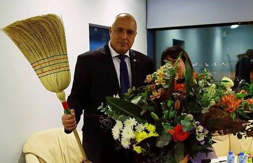 Борисов си взе метлата и обеща да измете цялата корупция в държавата