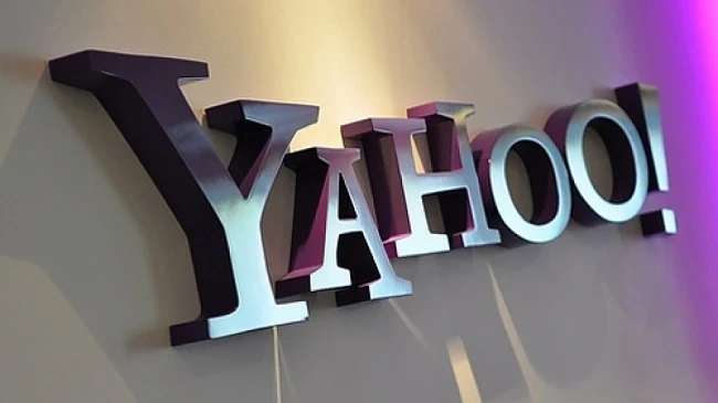 Продават Yahoo!