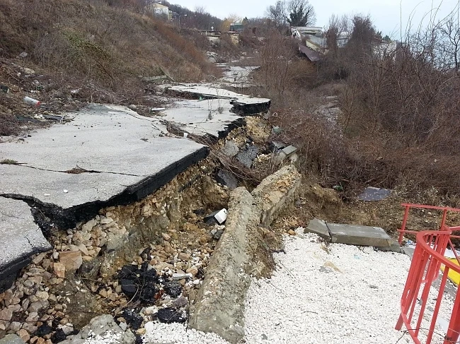 България се смалява с пет стадиона на година!