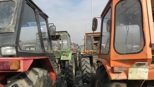 Превозвачите с контраблокада ако има утре трактори 