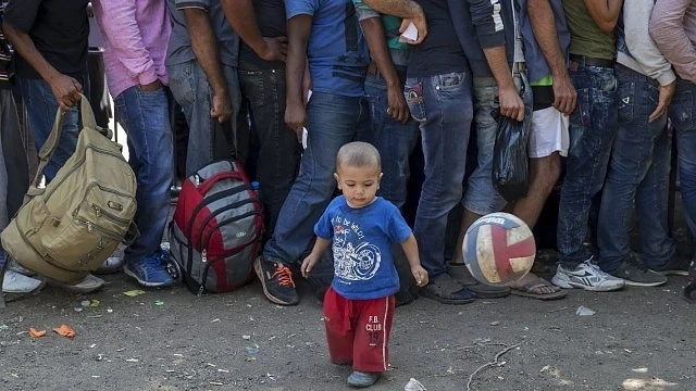 Хиляди бежанци пренощуваха на гръцко-македонската граница