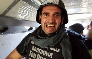 Раненият журналист в Сирия взимал интервю по време на взрива