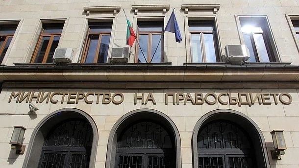 Ремонтират тоалетните в затворите  