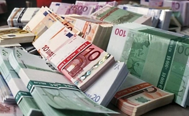 Задържаха данъчна служителка от НАП София за подкуп от 1000 евро