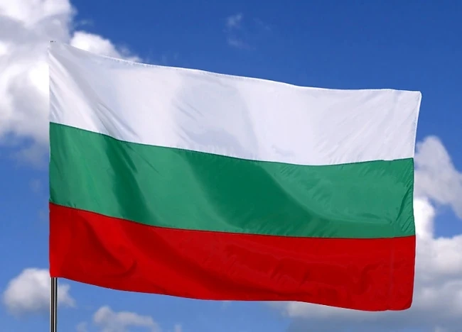 Веем над 20 000 китайски знамена за 3 март