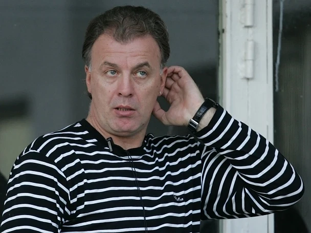 Фенове към Сираков: Оздравявай бързо
