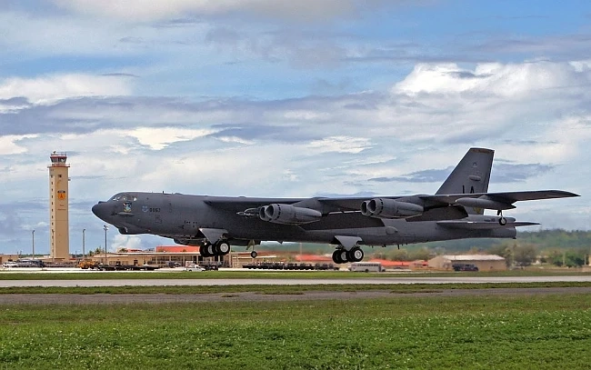 Бомбардировачите B-52 се включват срещу ИД