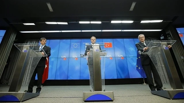 ЕС се споразумя с Турция да приема обратно нередовните мигранти