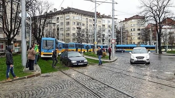 Кола заседна на \