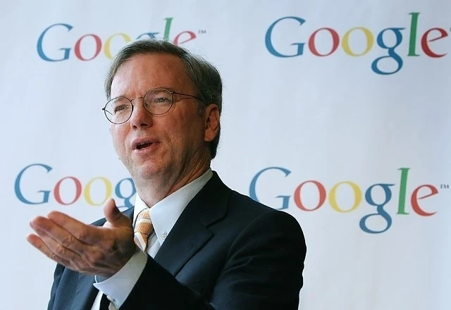 Шеф на Google засечен с iPhone  
