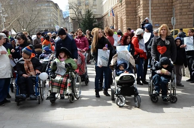 Родители на деца с увреждания готвят протест