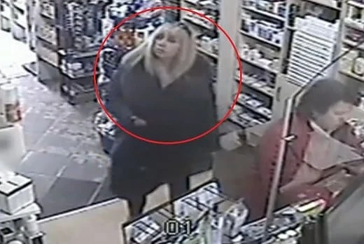 Нагла блондинка обира аптеки в София! Вижте я!