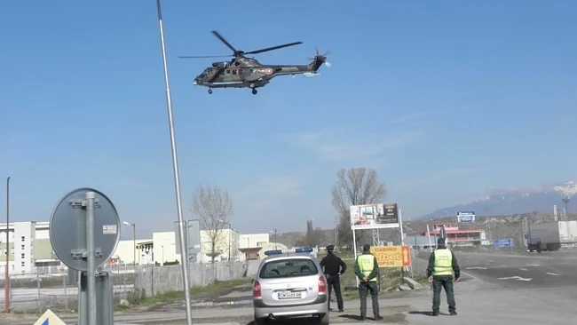 Хеликоптери патрулират по границата около Петрич
