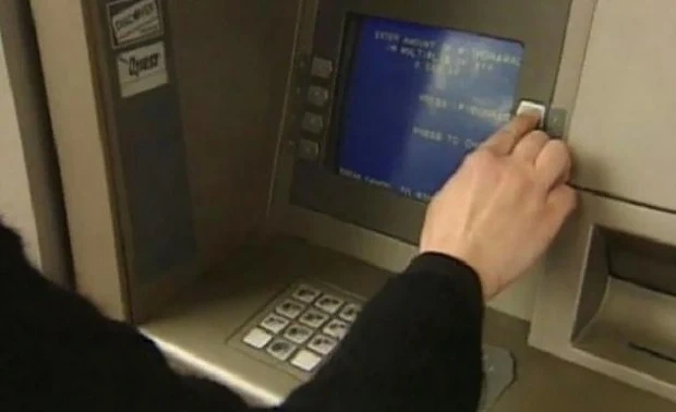 Откраднаха от старец дебитни карти 