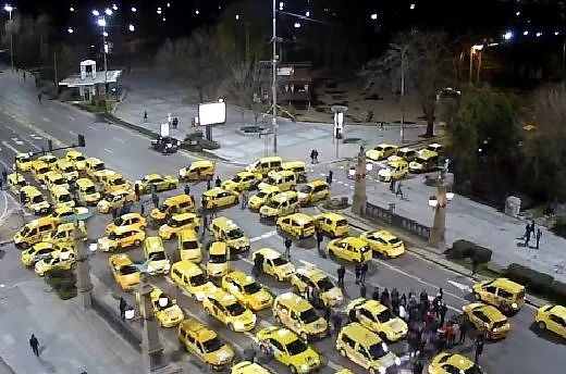 Орлов мост пожълтя от таксита! Ето защо!