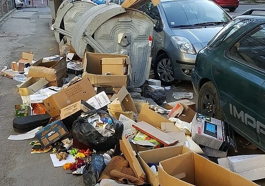 Вижте как се изхвърля боклукът на ул. \