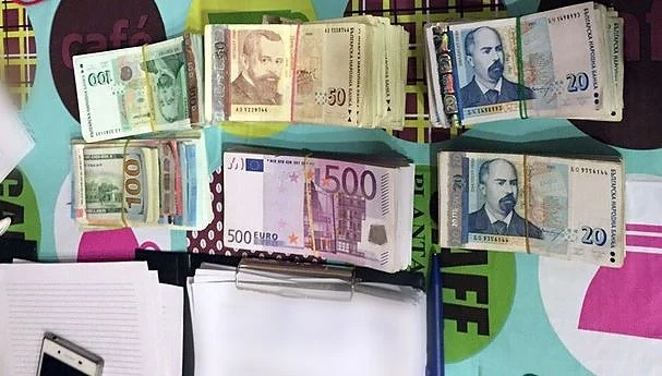 Шефът на ДАИ крил 401 000 лева в тайник при тъста си