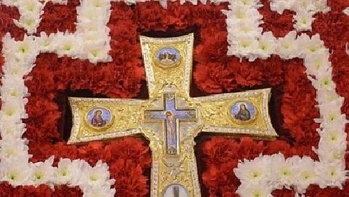 Днес е Кръстопоклонна неделя
