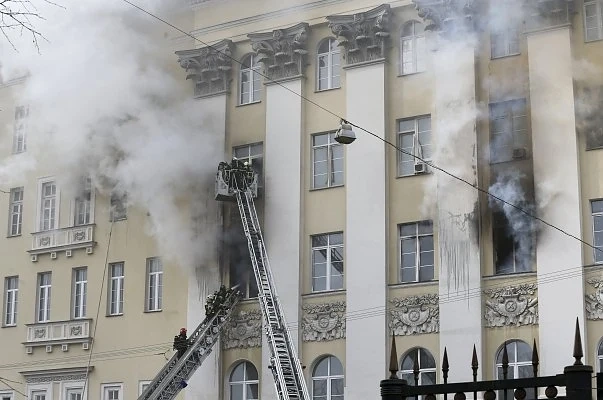 Пожар в министерство на отбраната в Москва (СНИМКИ) 