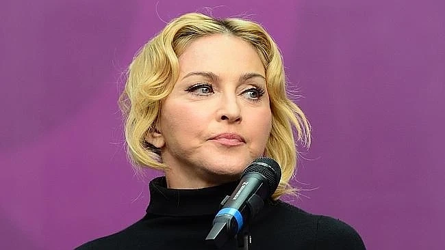 Синът на Мадона я унижи публично