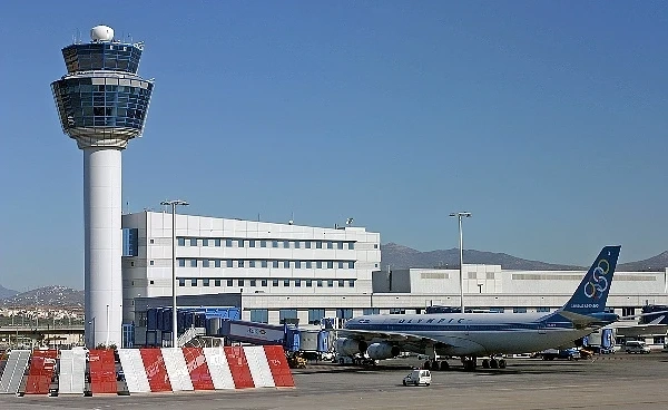 Спират полетите на летището в Атина 