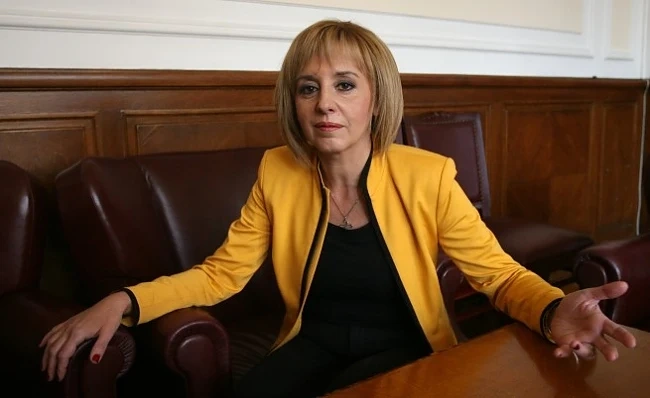 Манолова: България е страната на абсурдите