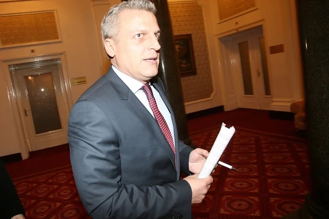 Москов отново обеща бонуси на лекарите от Спешното