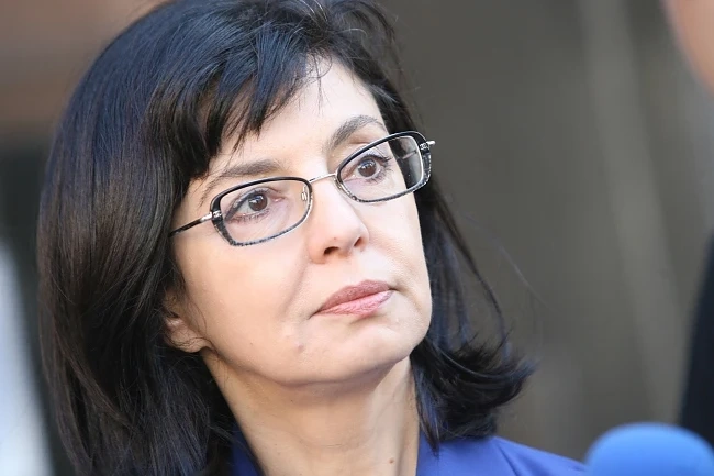 Меглена Кунева: 2700 родители ще се включат в матурите