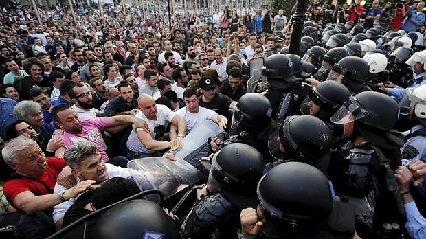 Протестите в Македония не спират