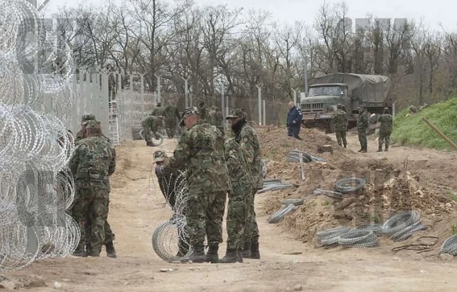Военни и екипи на МВР ще пазят заедно границата ни
