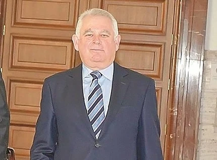 Ген. Киров: Сред бежанците \