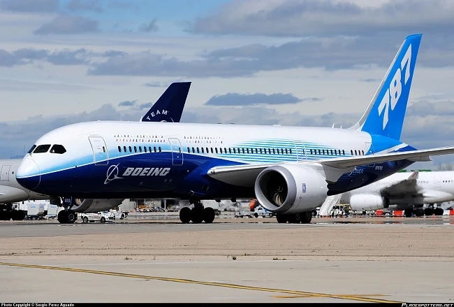 САЩ искат спешна промяна на двигател на Боинг 787