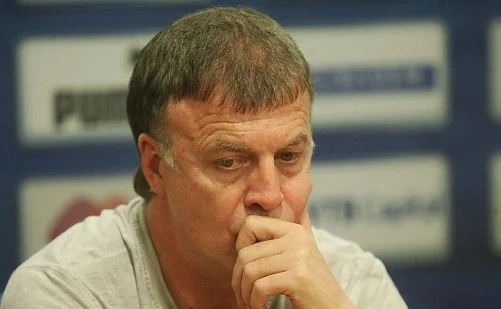 Сираков критикува \