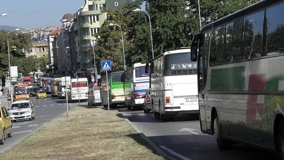 Утре излизат на протест автобусните превозвачи 