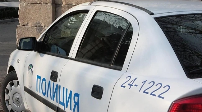 Момиче се простреля с пистолета на баща си
