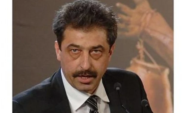 Гонят Цветан Василев от настоятелите на УНСС!