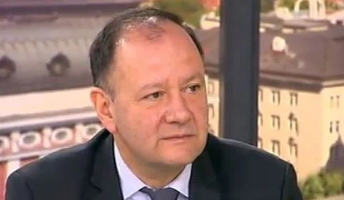 Миков: Задължителният вот няма да върне доверието в политиците