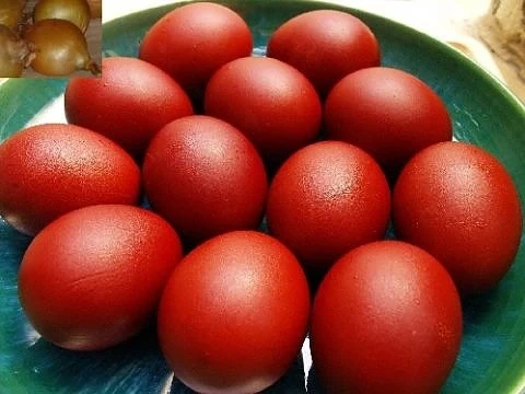 Първите яйца се боядисват в червено 