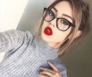 Селфитата довели до бум в уголемяването на устни