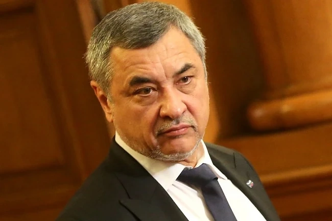 Валери Симеонов обвини Плевнелиев в национално предателство