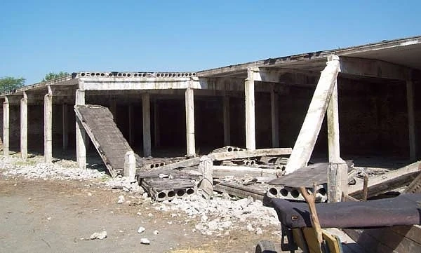 Вижте какво остана от казармите в Средец 