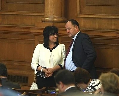 Кой ще извади повече ресурс? Нинова или Миков