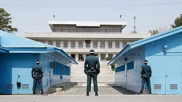 Северна Корея задържа кореспондент на Би Би Си