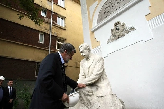 Рашидов инспектира ремонта на къщата-музей на Яворов