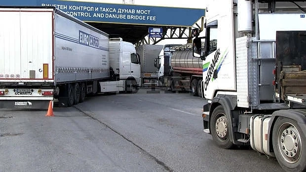 3 км опашка от товарни автомобили на ГКПП Дунав мост 