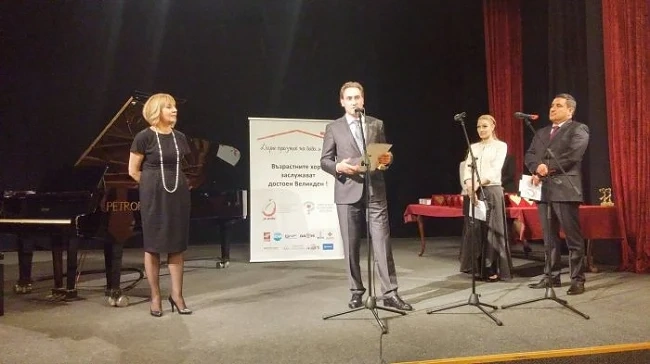 Наградиха Кирил Домусчиев за благотворителност