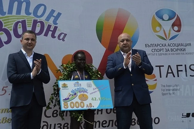 Кенийка триумфира в първия варненски маратон 