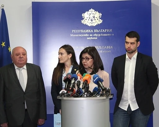 МОН: Работна група ще се бори за вдигане на студентските стипендии