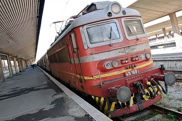 БДЖ пуска 20 000 допълнителни места от днес