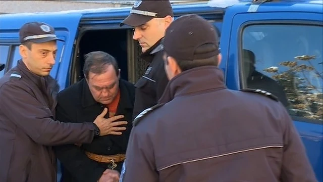 Иван Евстатиев остава в ареста